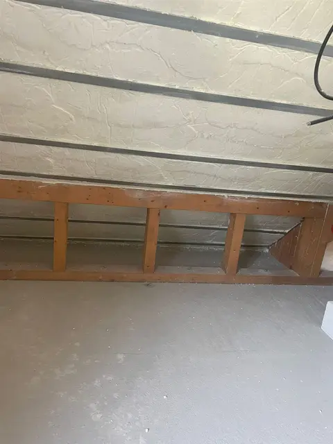 Nástřik stropu pod krovem